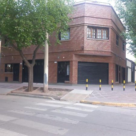 Apartamentos Willy - En Zona Residencial Con Estacionamiento Mendoza Esterno foto