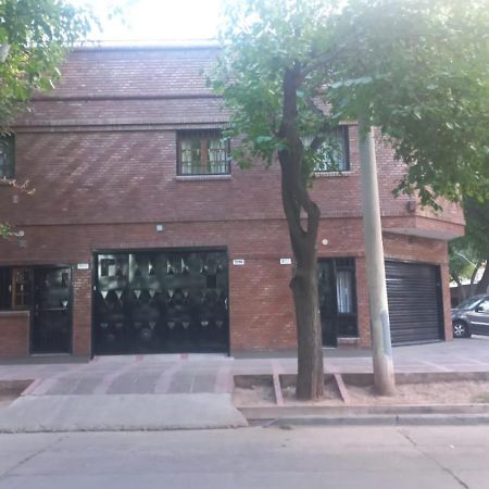 Apartamentos Willy - En Zona Residencial Con Estacionamiento Mendoza Esterno foto