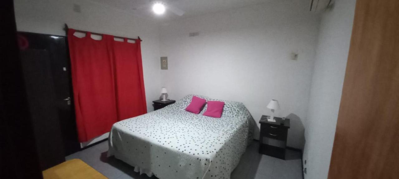 Apartamentos Willy - En Zona Residencial Con Estacionamiento Mendoza Esterno foto