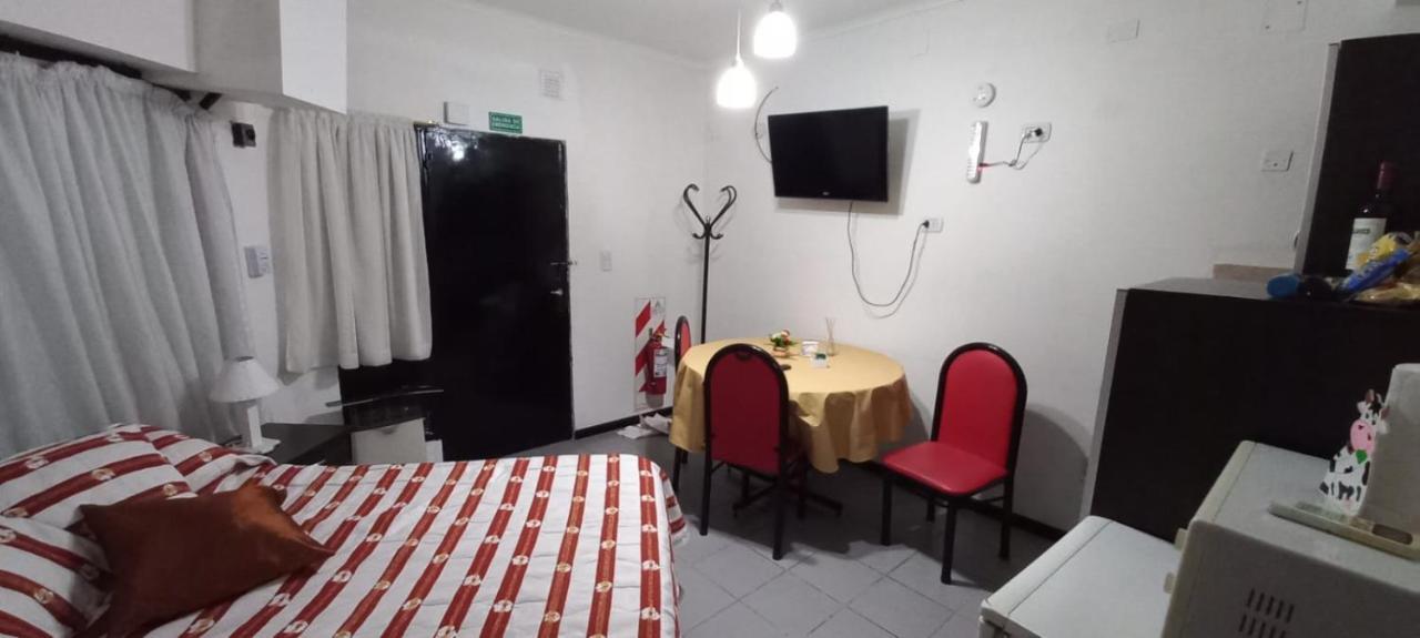 Apartamentos Willy - En Zona Residencial Con Estacionamiento Mendoza Esterno foto