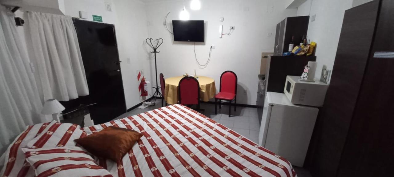 Apartamentos Willy - En Zona Residencial Con Estacionamiento Mendoza Esterno foto