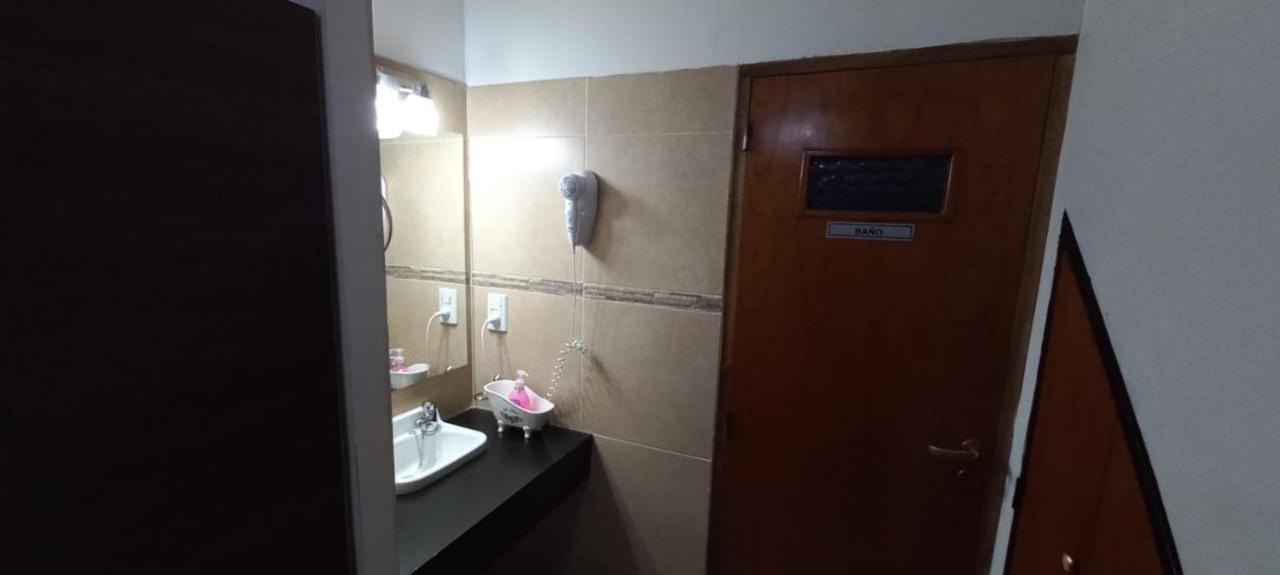 Apartamentos Willy - En Zona Residencial Con Estacionamiento Mendoza Esterno foto