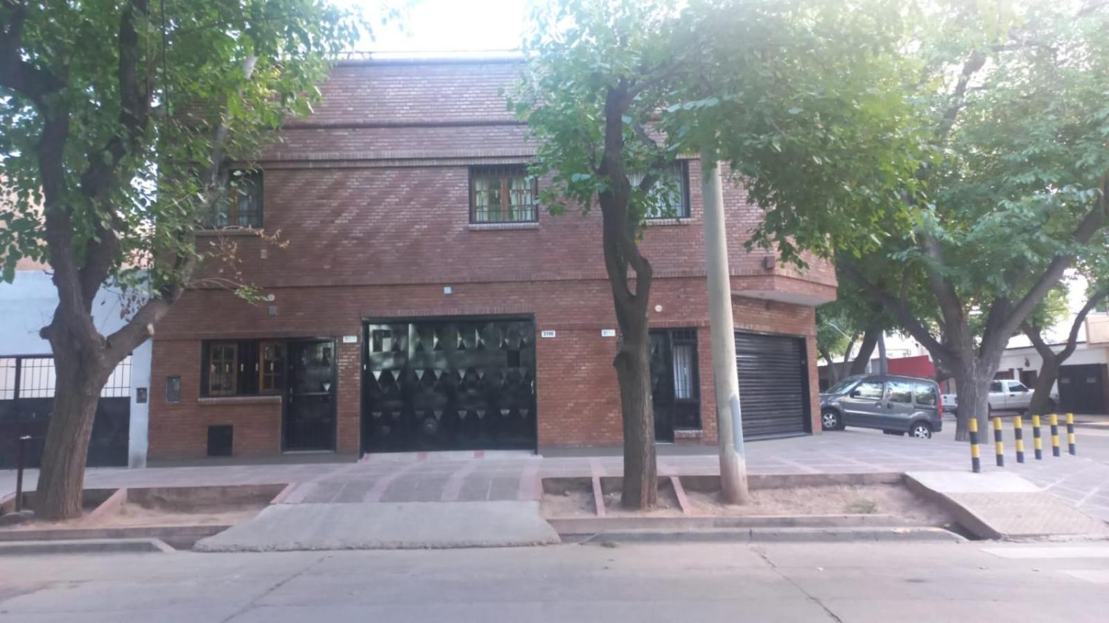 Apartamentos Willy - En Zona Residencial Con Estacionamiento Mendoza Esterno foto