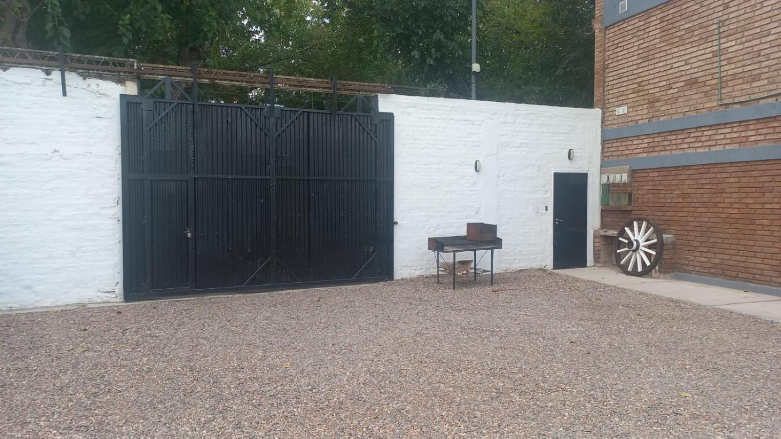 Apartamentos Willy - En Zona Residencial Con Estacionamiento Mendoza Esterno foto